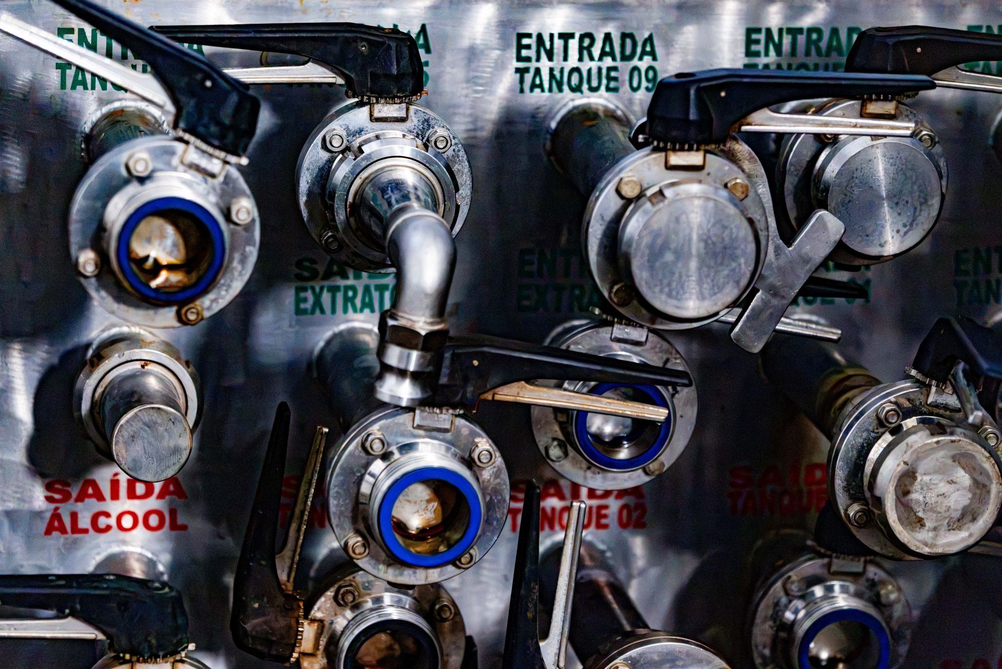 detalhes de torneiras dos tanques