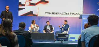 Denny Murguia, Fernanda Tauffenbach e Rogério Suzuki no Rio Construção Summit (Above Studio)